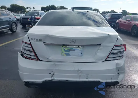 2014 Mercedes-Benz C 250 Sport из США, поврежденный, VIN WDDGF4HB7ER305563